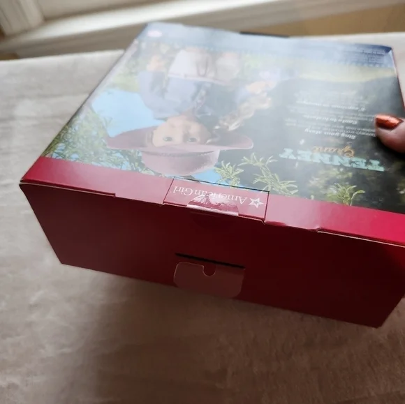 American Girl Tenney Grant Hat and Necklace - Picture 6 of 6